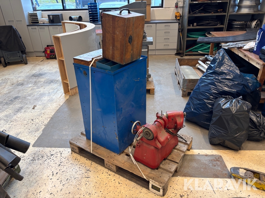 Ventilslipsmaskin Malte Månson AB M24 med skåp och tillbehör