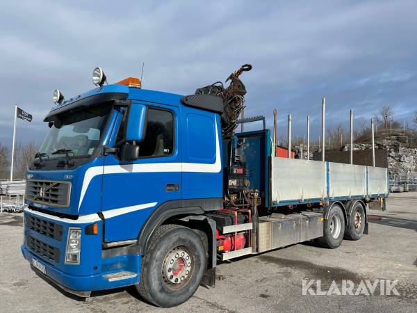 Lastbil Volvo Fm9 med kran och bakgavellyft