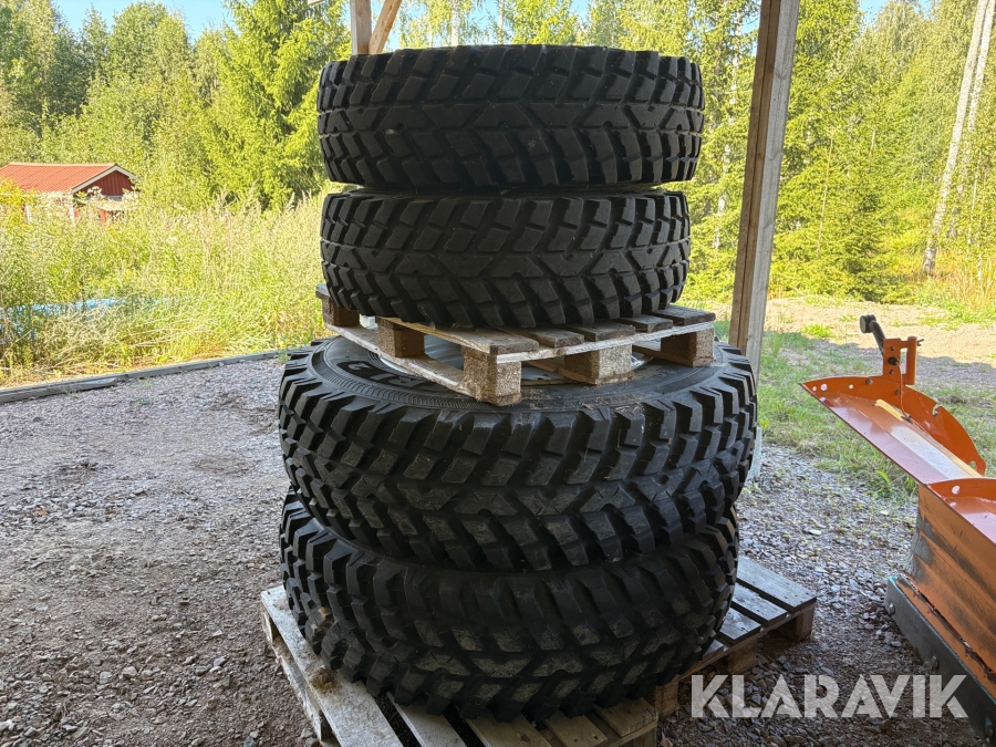 Entreprenaddäck Nokian TRI 2 på helsvetsade entreprenadfälgar