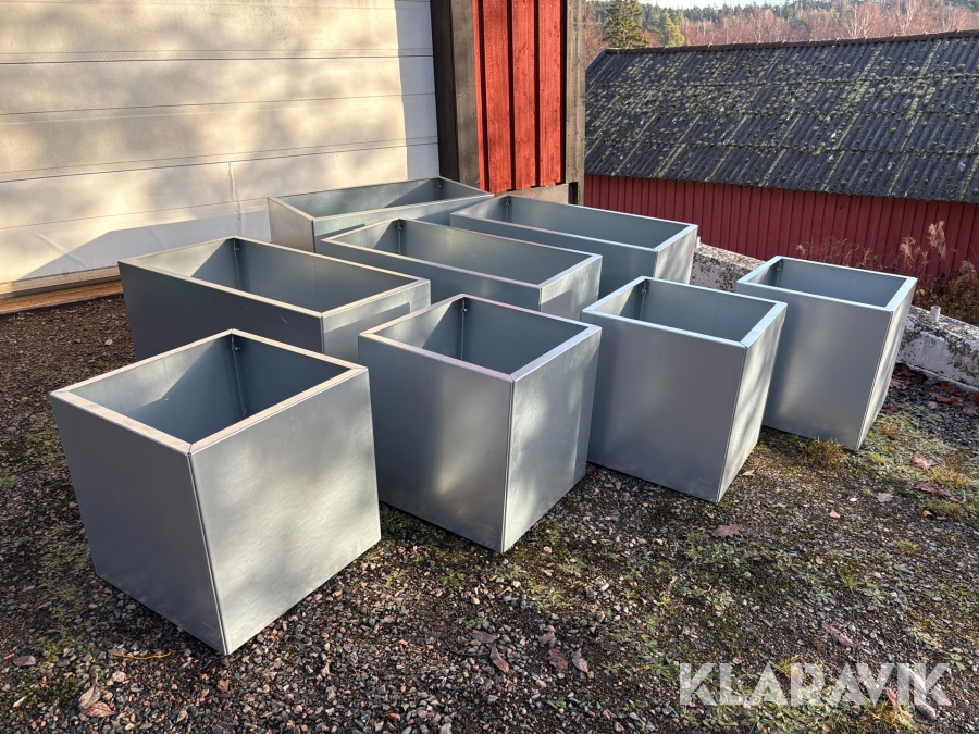 Planteringskärl för utemiljö  ADD Garden i rostfri Magnelisplåt 8 st