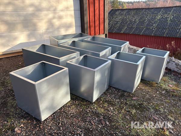 Planteringskärl för utemiljö  ADD Garden i rostfri Magnelisplåt 8 st
