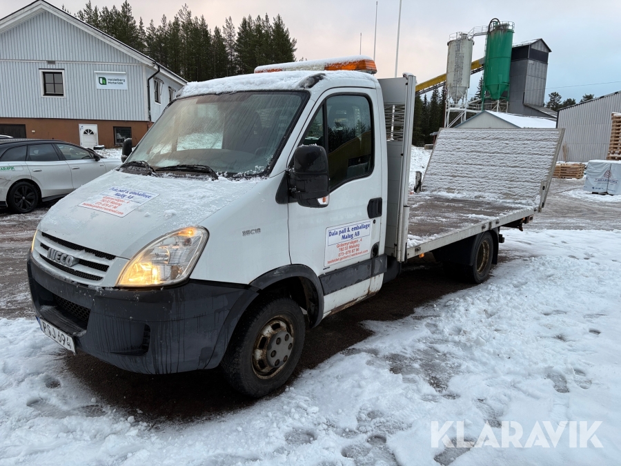 Flakbil Iveco Daily 35C18 med bakgavellyft