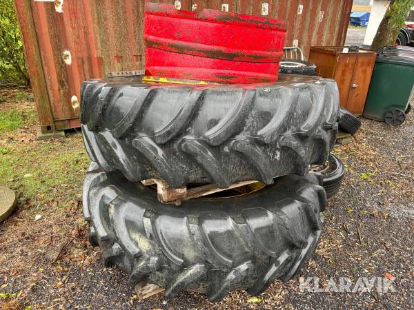 Dubbelmontage Firestone Radial 8000 med distansringar och spännare