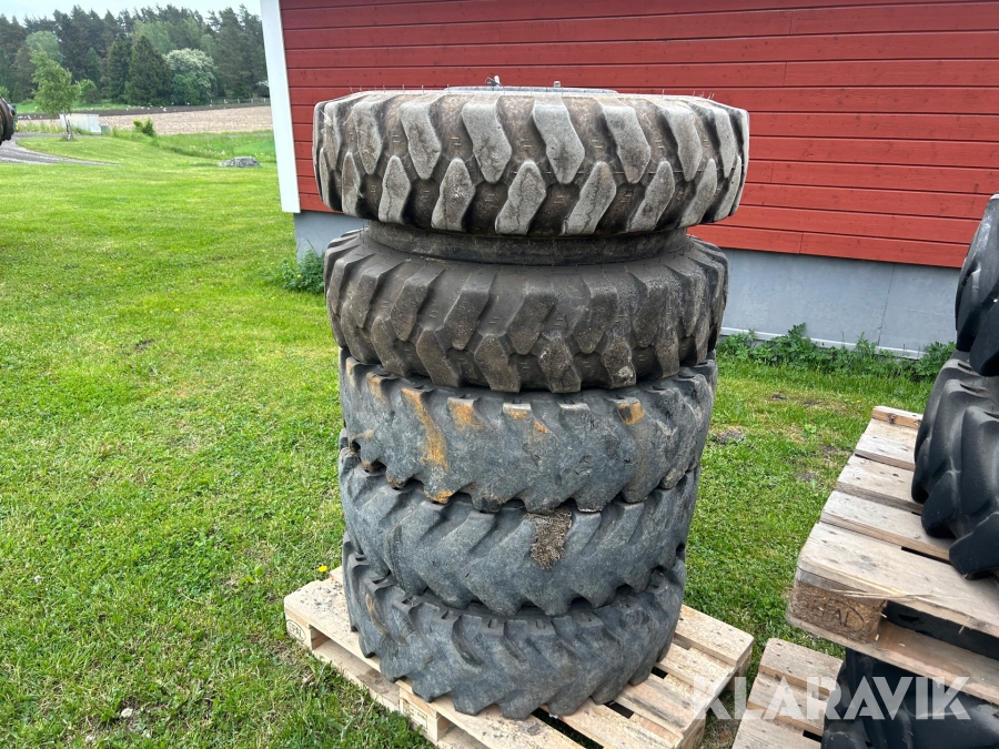 Däck med fälg 10,00-20