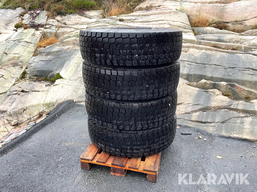 Däck på fälg 4 st