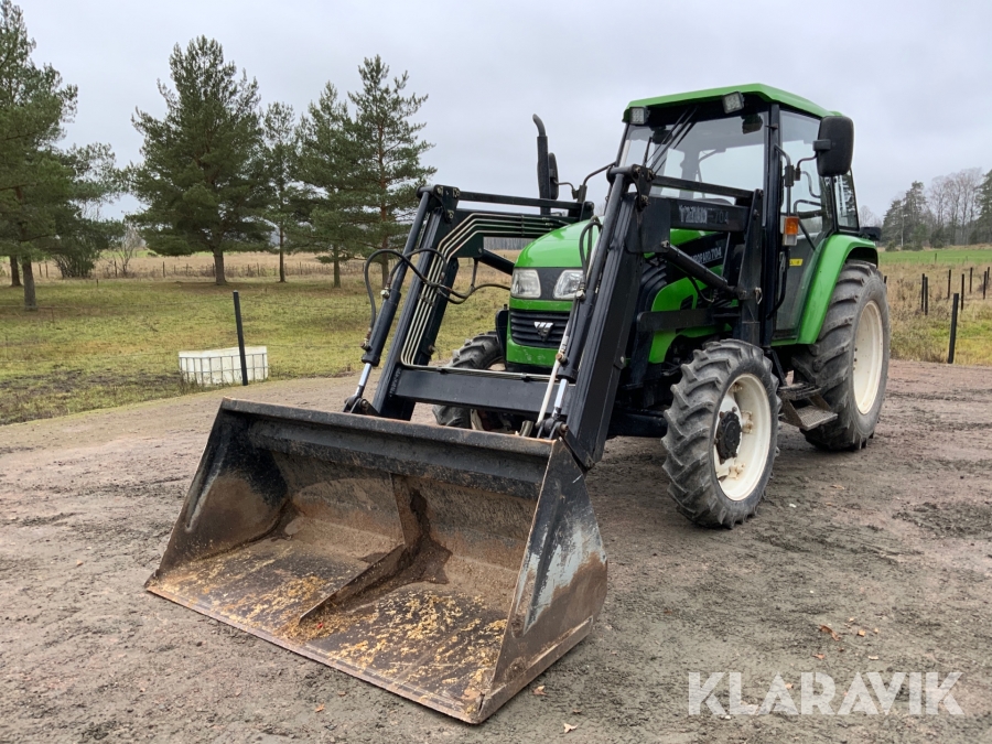 Traktor Foton Lovol Europard FT704 med frontlastare och skopa