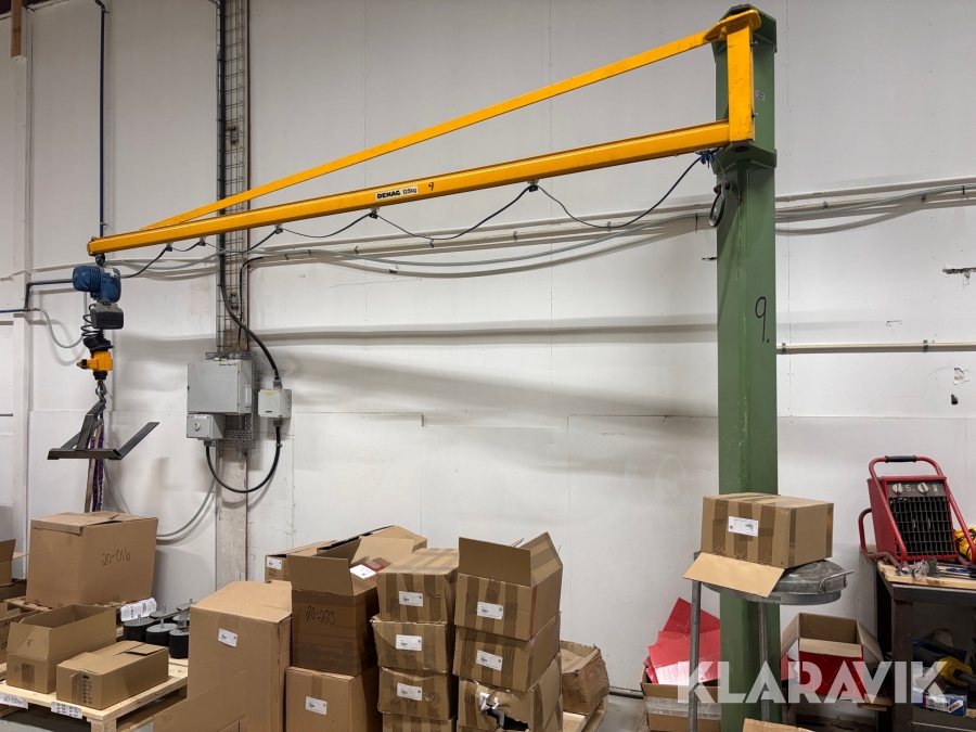 Pelarsvängkran Demag med telfer