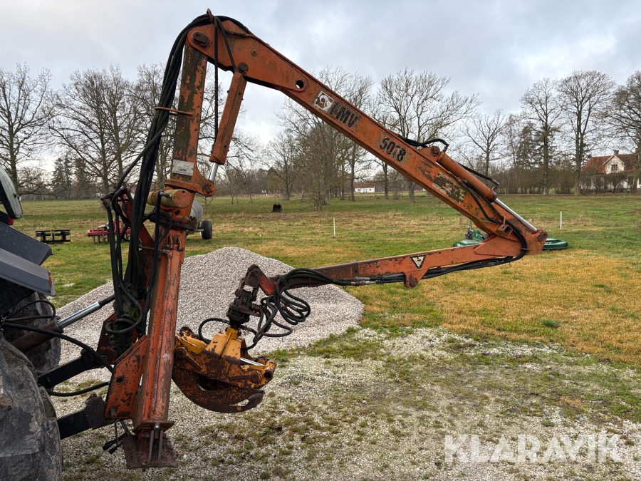 Skogskran till trepunktslyft FMV 5018 med grävskopa