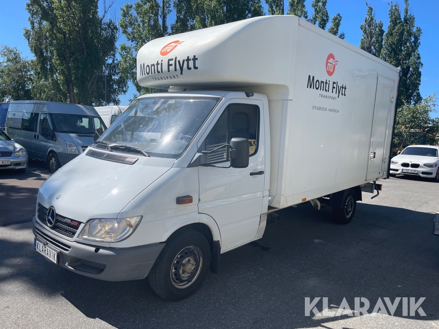 Lätt lastbil Mercedes-Benz Sprinter med bakgavellyft