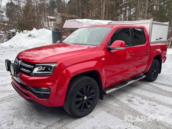Pickup Volkswagen Amarok låga mil med kåpa