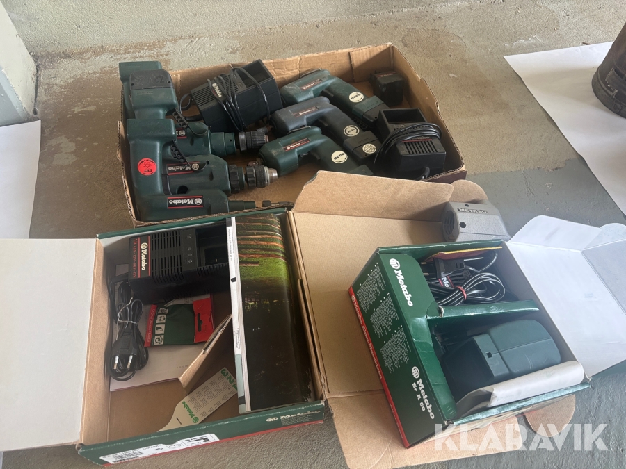 Blandade borr och skruvdragare med laddare Metabo 