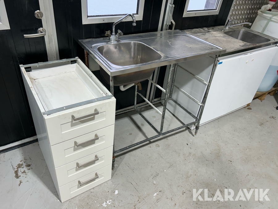 Köksbänkar och skåp