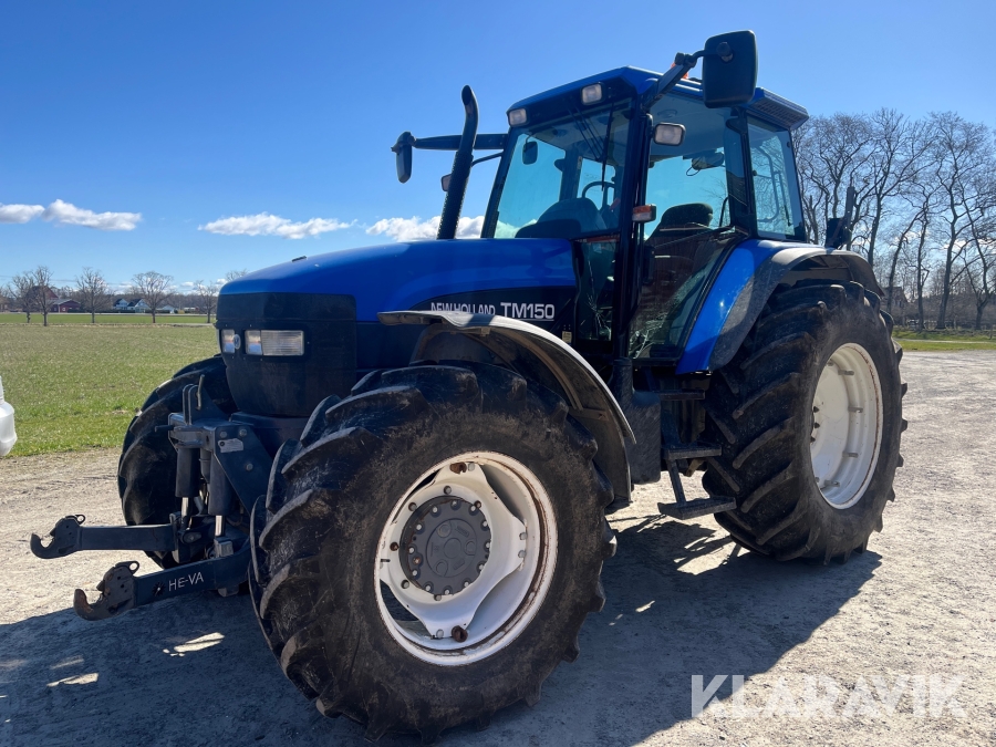 Traktor New Holland TM150