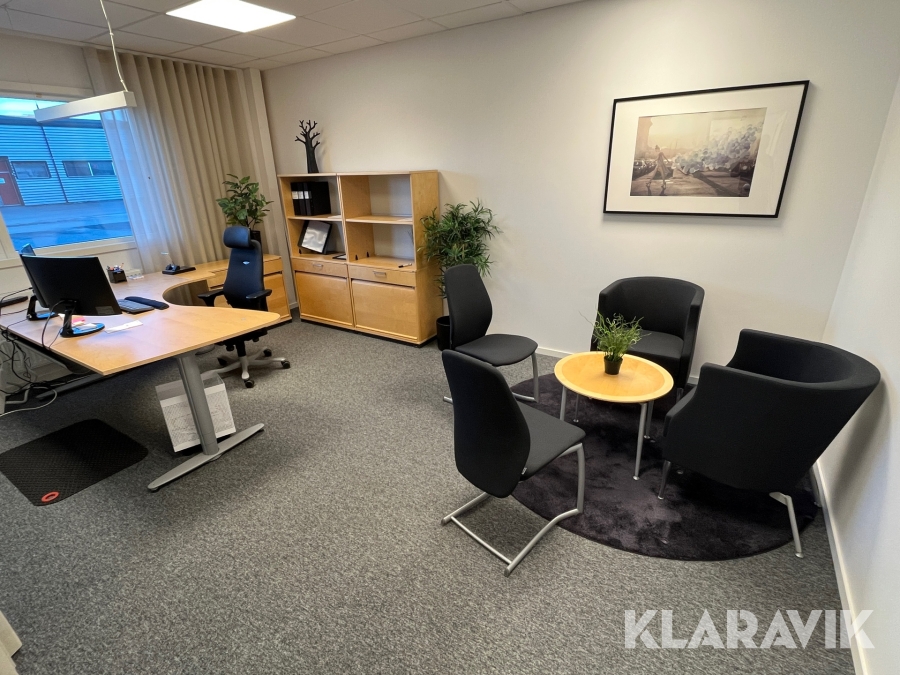 Kontorsmöbler Kinnarps mfl skrivbord, stolar, skåp och mötesmöbler