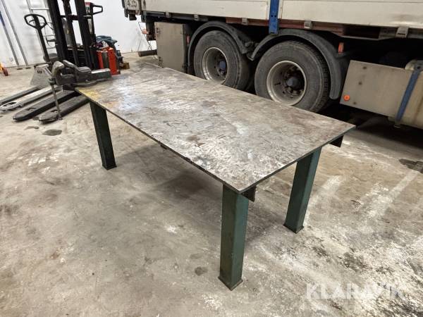 Svetsbord med skruvstäd