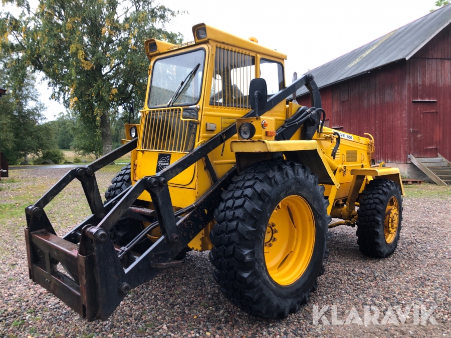 Lastmaskin Volvo BM LM641 med flera redskap 