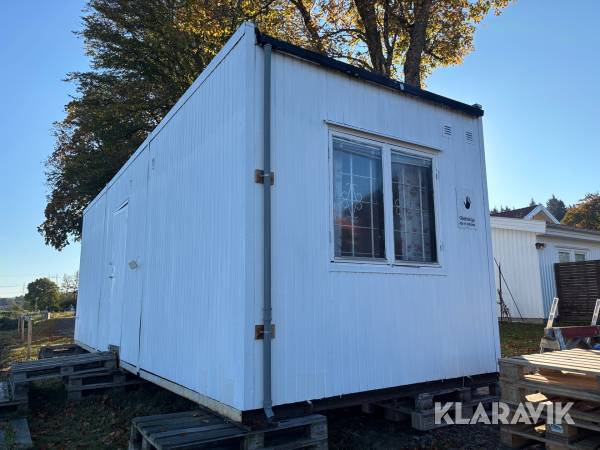 Manskapsbod med dusch och toalett