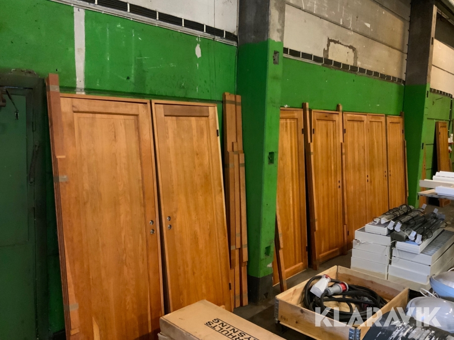 Massiva Körsbärsdörrar med karm och foder 9st