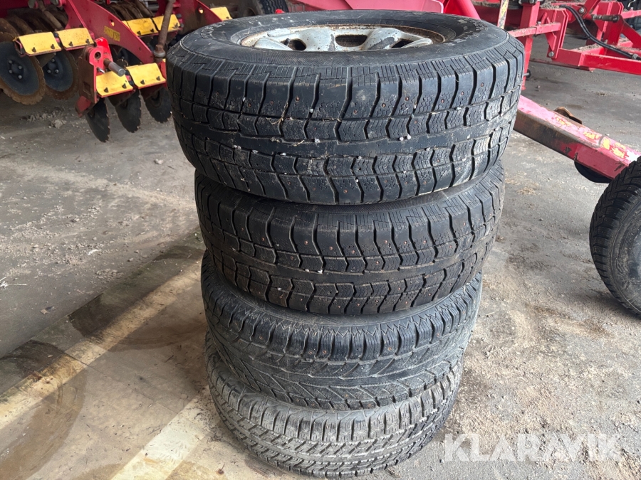 Däck och fälg till Toyota Hilux 4st 235/75-15