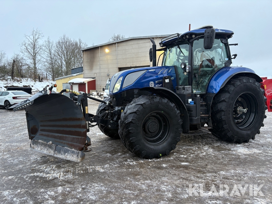 Traktor med lastare New Holland T7.225 Vikplog Sandspridare