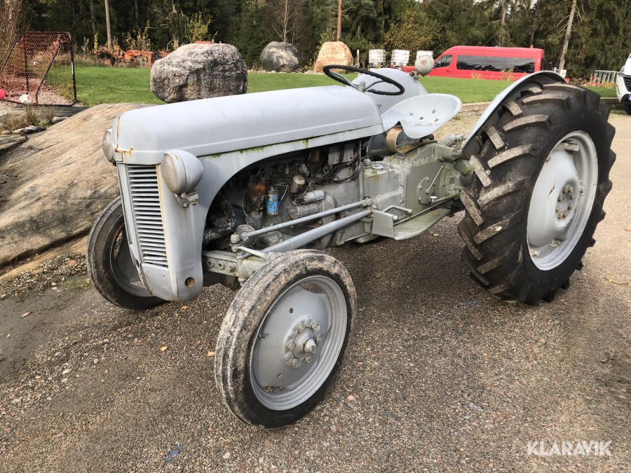 Traktor Massey Ferguson (Grolle)