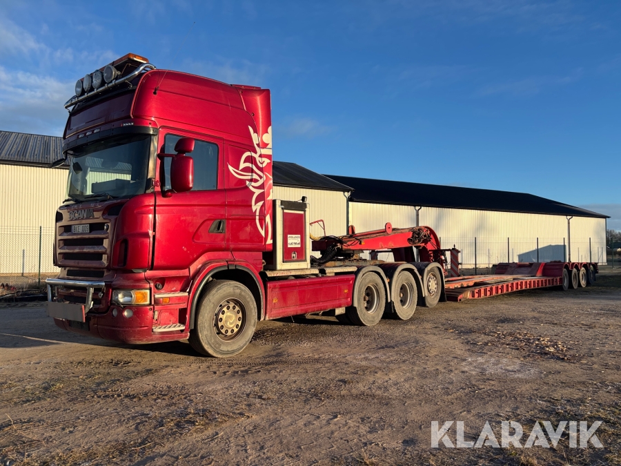 Tungdragare Scania R560LB8X4*4HHA med 4-axlad Maskintrailer