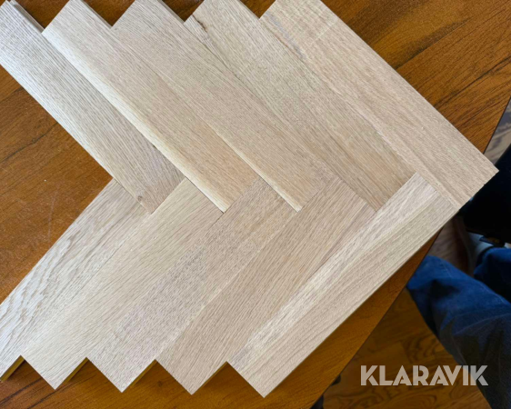 Massiv fiskbensparkett 220 kvm