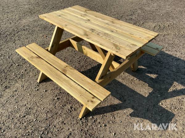 Barnbord med bänk