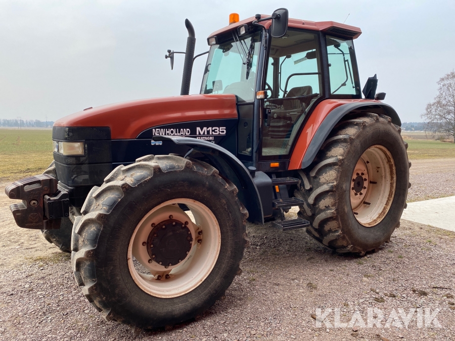 Traktor New Holland M135