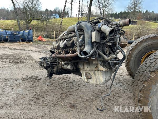 Lastbilsmotor Scania 530 med växellåda