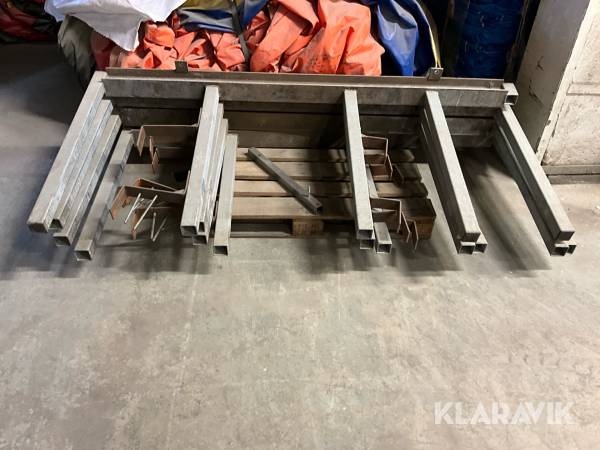 Materialställ vägghängt