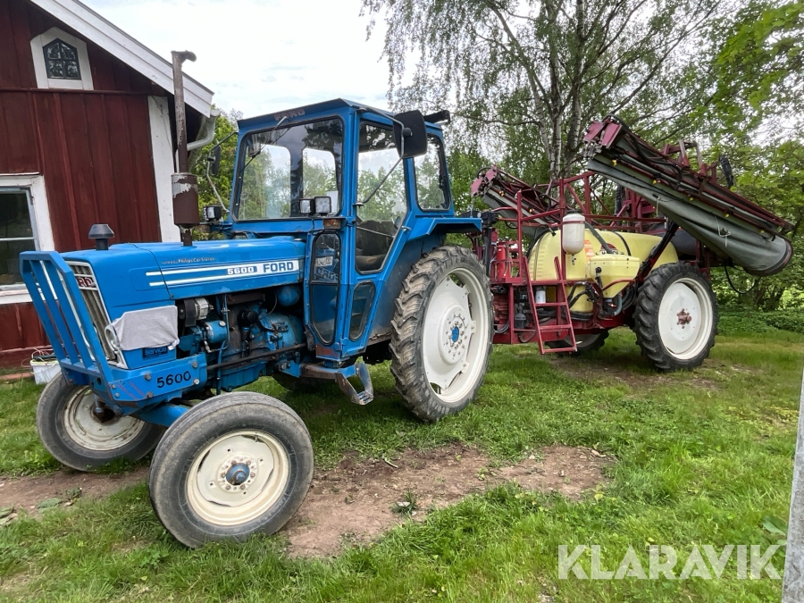 Traktor Ford 5600 med Hardi spruta 12meter 
