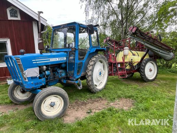 Traktor Ford 5600 med Hardi spruta 12meter 