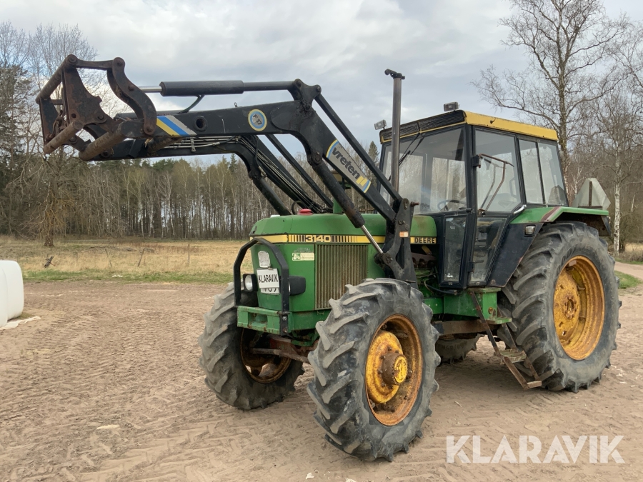 Traktor John Deere 3140 MFWD med lastare