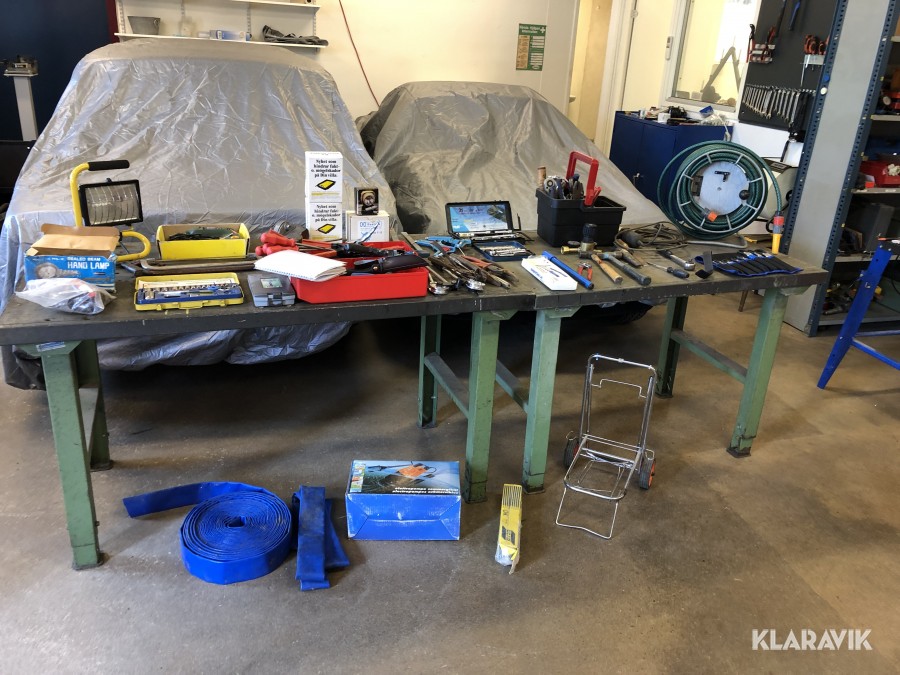 2 st verkstadsbord inkl div verktyg mm
