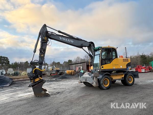 Grävmaskin Volvo EW160C med flera redskap & kärra