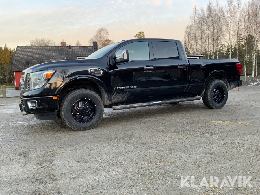 Pickup Nissan Titan XD Cummins V8