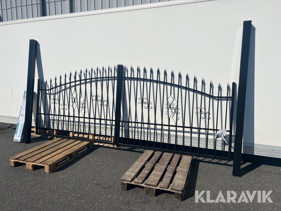 Motorstyrd Dubbelgrind Boden 150x400 med automation och grindstolpar