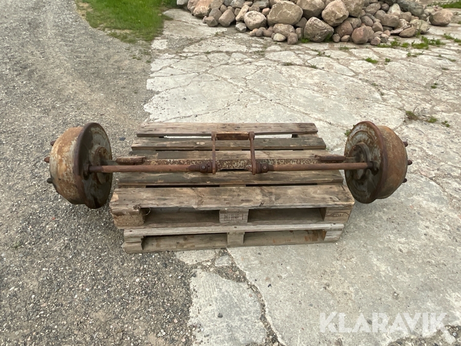 Hjulaxel med trumbroms för traktorvagn