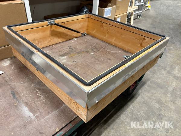 Öppningsbar träsarg