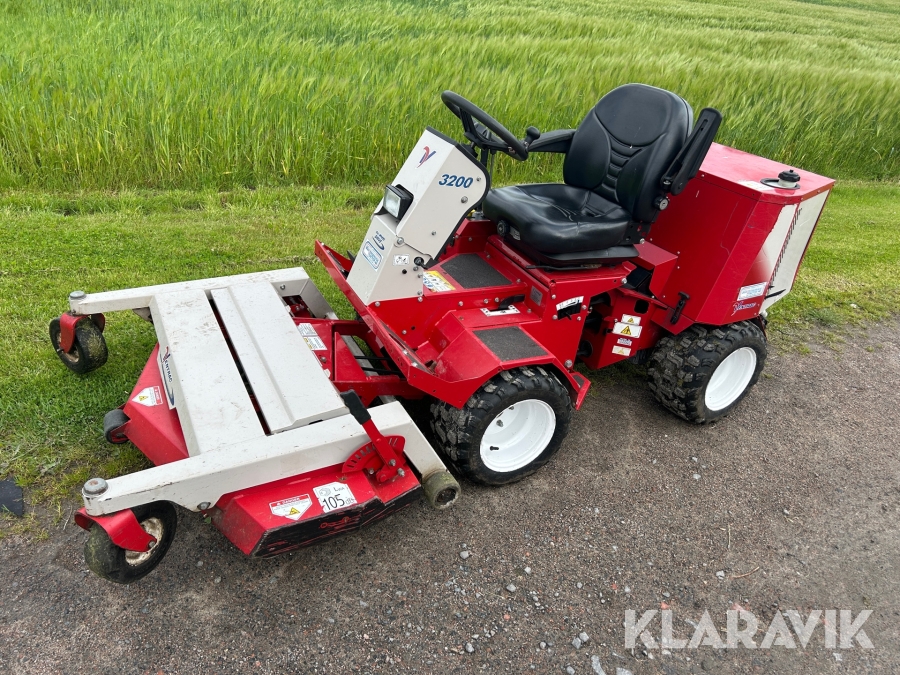 Åkgräsklippare Ventrac 3200 med vikplog & spridare