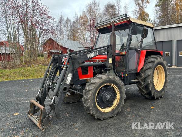 Traktor Zetor 7045 med frontlastare