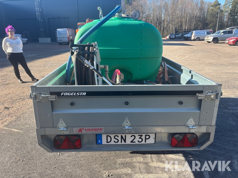 Släp med bevattningstank Fogelsta K-Vagnen 1300 kg