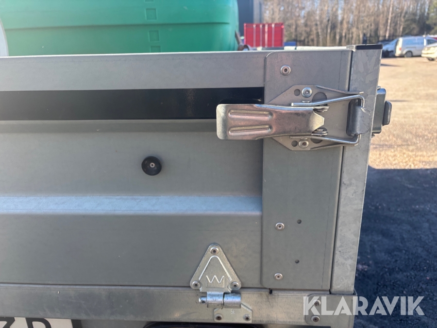 Släp med bevattningstank Fogelsta K-Vagnen 1300 kg