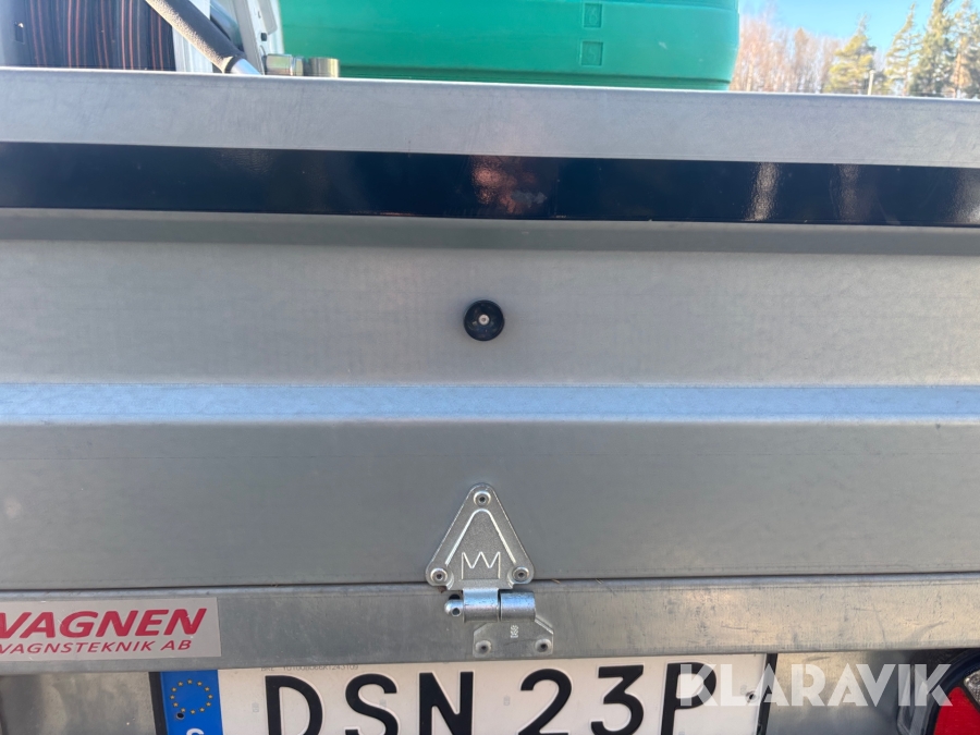 Släp med bevattningstank Fogelsta K-Vagnen 1300 kg
