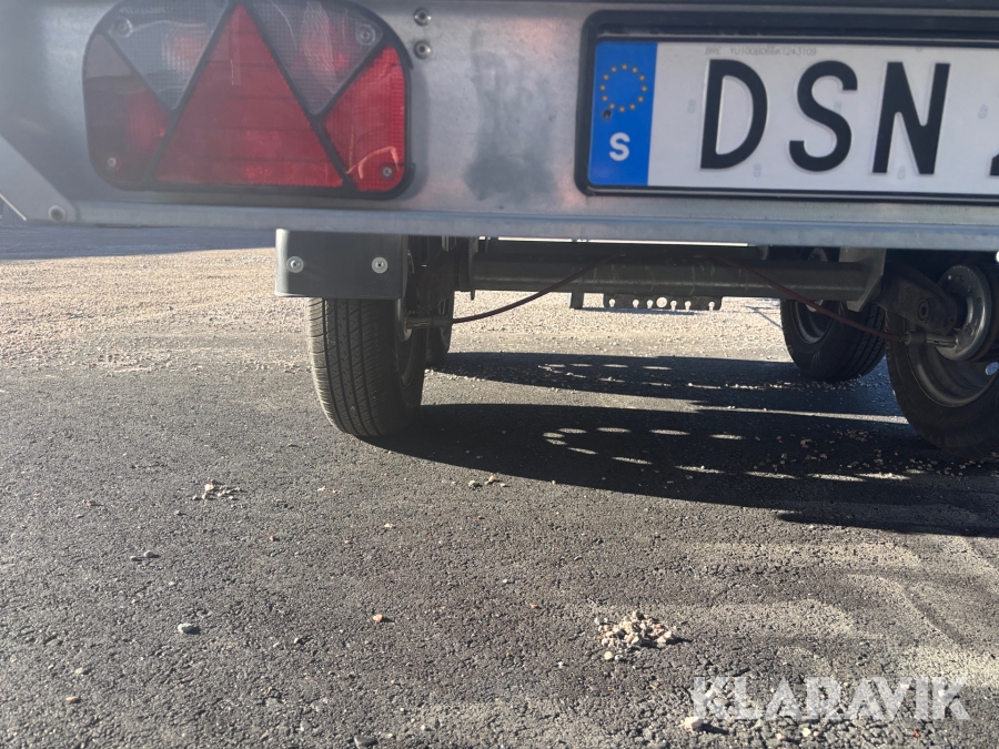 Släp med bevattningstank Fogelsta K-Vagnen 1300 kg