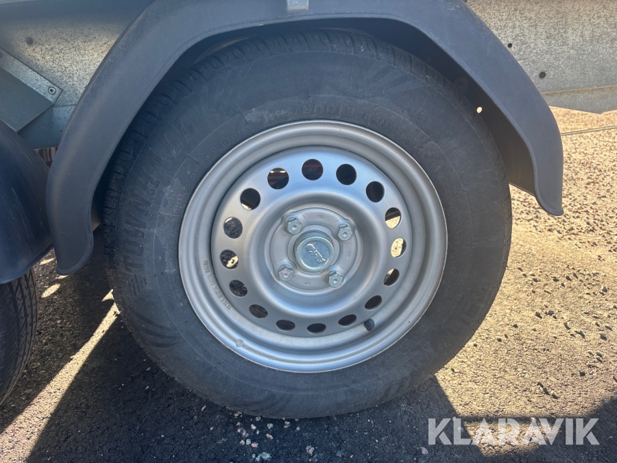 Släp med bevattningstank Fogelsta K-Vagnen 1300 kg