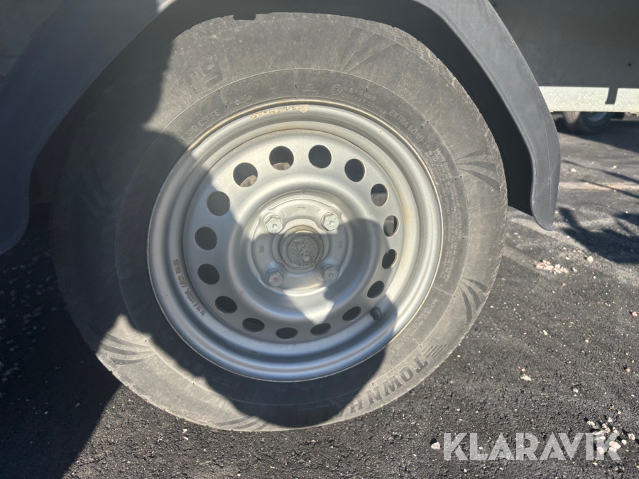 Släp med bevattningstank Fogelsta K-Vagnen 1300 kg