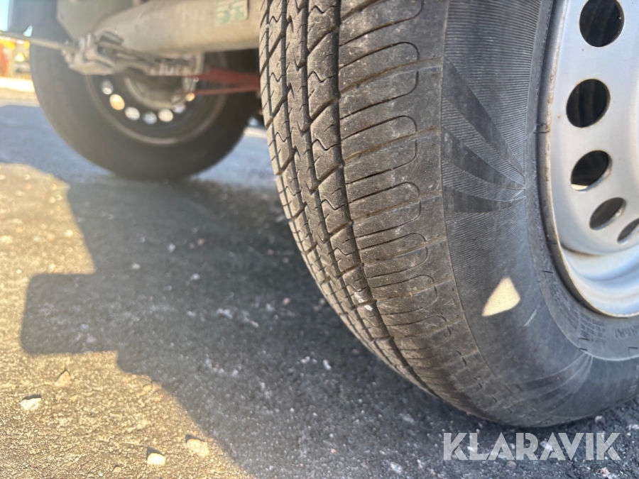 Släp med bevattningstank Fogelsta K-Vagnen 1300 kg