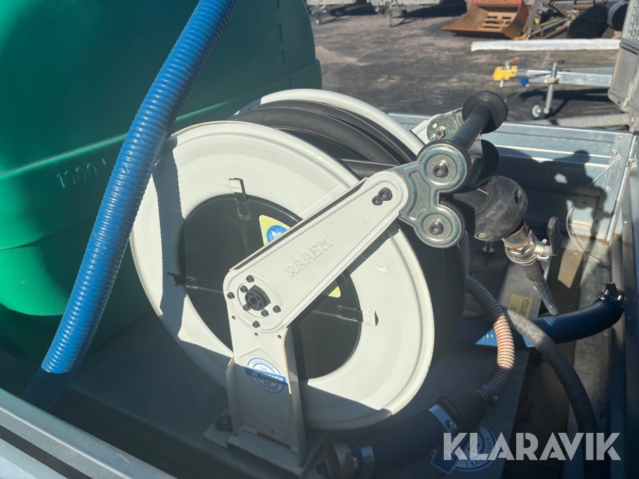 Släp med bevattningstank Fogelsta K-Vagnen 1300 kg